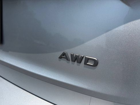 Used 2024 Nissan Rogue S AWD/4WD image 16