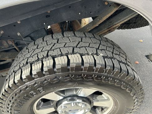 Used 2012 Ford F350 Lariat w/ Lariat Interior Pkg image 12