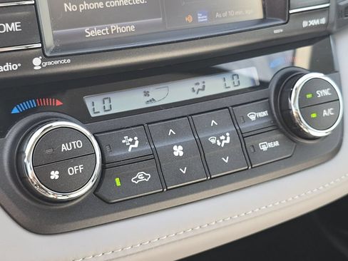 Used 2018 Toyota RAV4 XLE FWD image 29