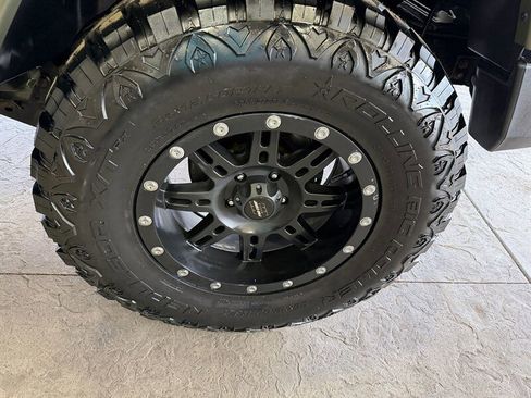 Used 2015 Jeep Wrangler Sahara image 9