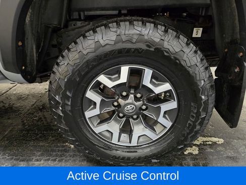 Used 2020 Toyota Tacoma TRD Off-Road image 10