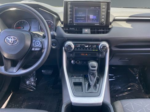 Used 2022 Toyota RAV4 XLE w/ Convenience Package FWD image 11