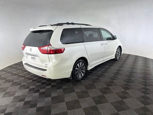 Used 2019 Toyota Sienna Limited Premium FWD image 7