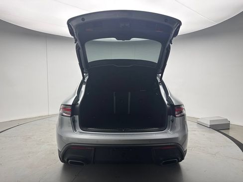Certified 2026 Porsche Macan AWD/4WD image 5
