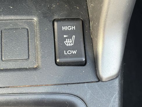 Used 2015 Subaru Forester 2.5i Premium w/ All-Weather Package image 18