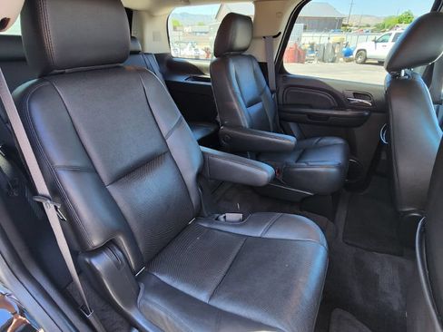 Used 2014 GMC Yukon Denali AWD/4WD image 9