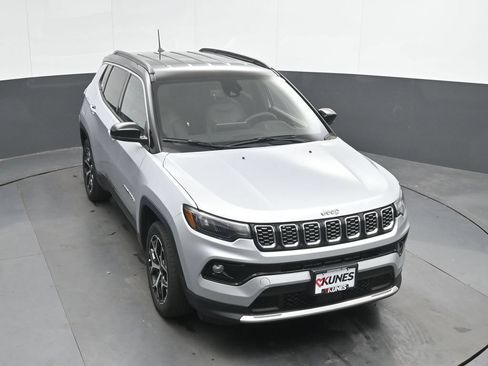 Used 2025 Jeep Compass Limited AWD/4WD image 33