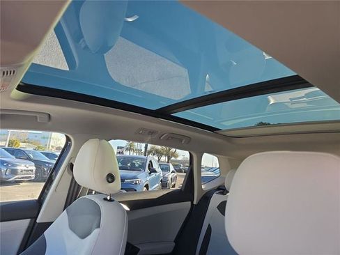 New 2026 Volkswagen Taos SE FWD image 24
