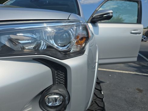 Used 2022 Toyota 4Runner SR5 Premium w/ Moonroof Package AWD/4WD image 32