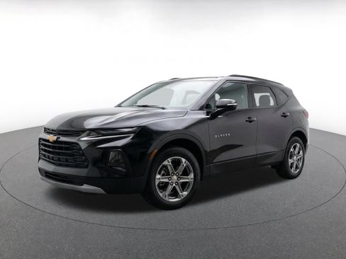 Used 2025 Chevrolet Blazer LT FWD image 3