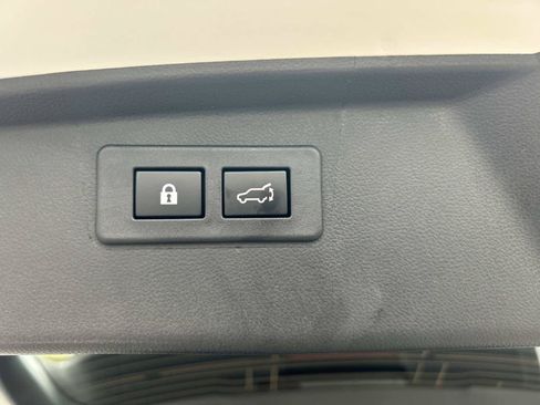 Used 2025 Subaru Outback Premium AWD/4WD image 17
