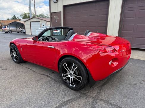 Used 2006 Pontiac Solstice Convertible w/ Premium Package RWD image 3