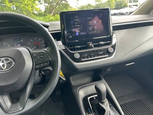 Used 2025 Toyota Corolla LE FWD image 14