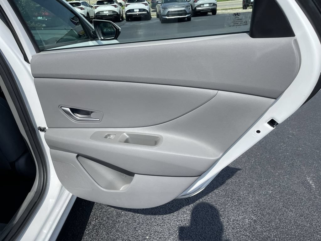 Used 2023 Hyundai Elantra SEL w/ Cargo Package FWD image 21