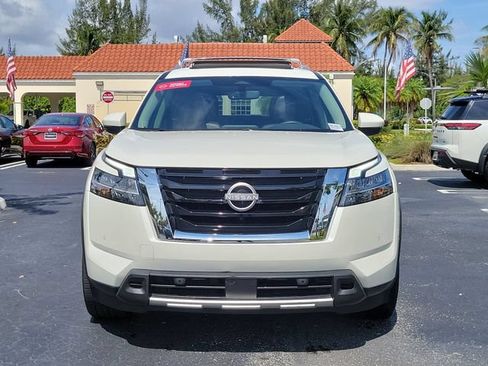 Used 2024 Nissan Pathfinder SL w/ SL Premium Package FWD image 2