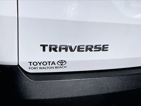 Used 2023 Chevrolet Traverse LS image 21