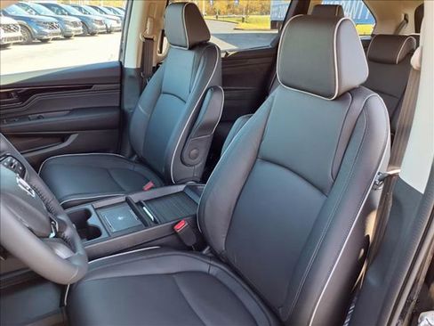 New 2026 Honda Odyssey Touring image 14