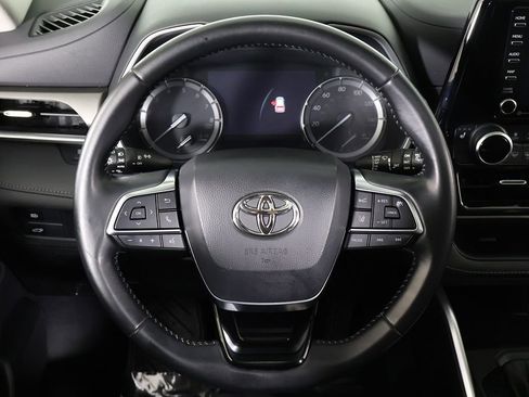 Used 2021 Toyota Highlander XLE image 44