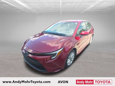 Used 2025 Toyota Corolla LE w/ LE Premium Package FWD image 3