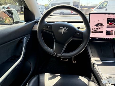 Used 2022 Tesla Model Y Long Range AWD/4WD image 7