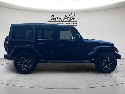 Used 2025 Jeep Wrangler Unlimited Sahara AWD/4WD image 2