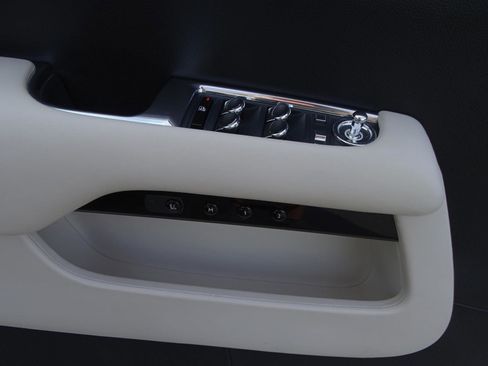 Used 2015 Rolls-Royce Wraith image 18