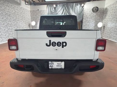 Used 2024 Jeep Gladiator Sport AWD/4WD image 6