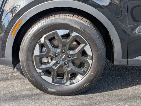 Used 2024 Kia Sorento S image 10