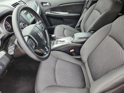 Used 2017 Dodge Journey SXT w/ Comfort/Convenience Group FWD image 9
