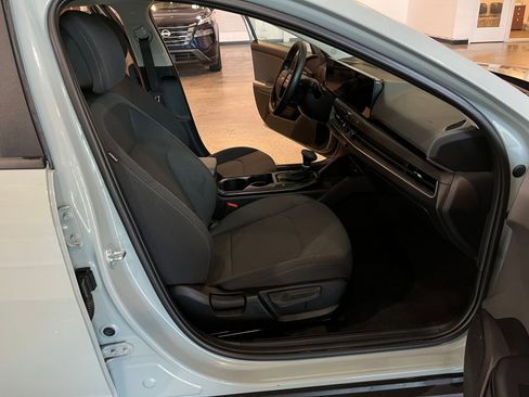 Used 2025 Kia K4 FWD image 36