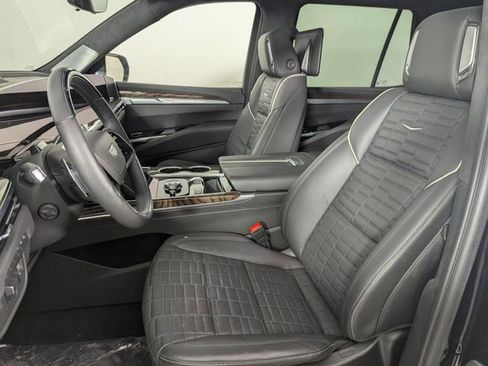 Used 2025 Cadillac Escalade Premium Luxury Platinum image 9
