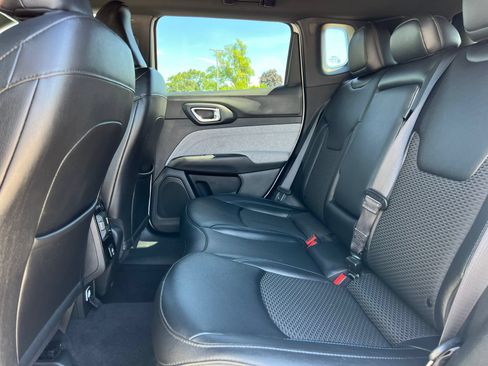Used 2024 Jeep Compass Latitude AWD/4WD image 5