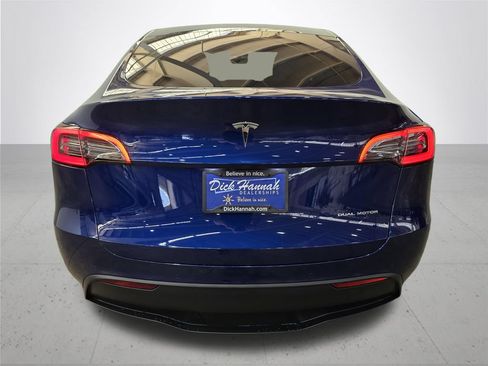 Used 2022 Tesla Model Y Long Range AWD/4WD image 10