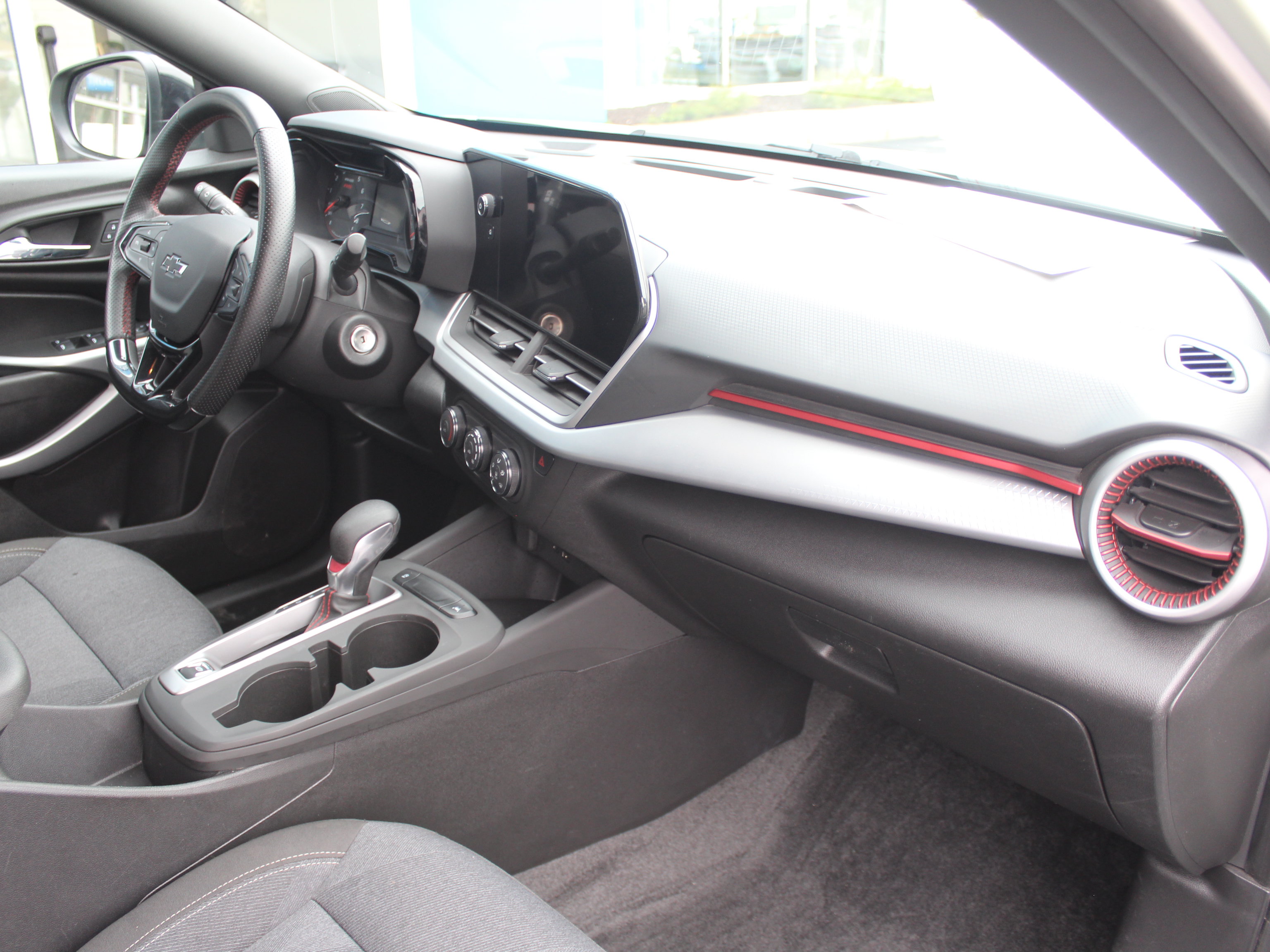 Certified 2024 Chevrolet Trax RS w/ Driver Confidence Package FWD image 27