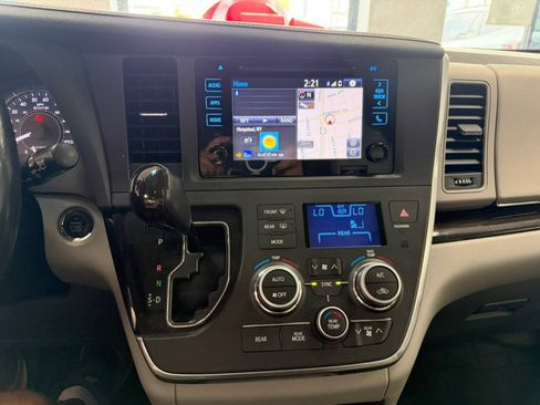 Used 2016 Toyota Sienna XLE w/ XLE Navigation Package AWD/4WD image 57