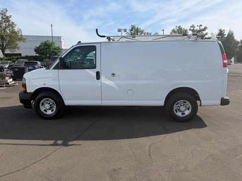 Used 2018 Chevrolet Express 2500 w/ Driver Convenience Package RWD image 6