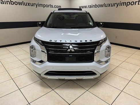 Used 2024 Mitsubishi Outlander 4WD Plug-In Hybrid image 2