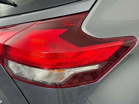 Used 2019 Nissan Kicks SV image 40