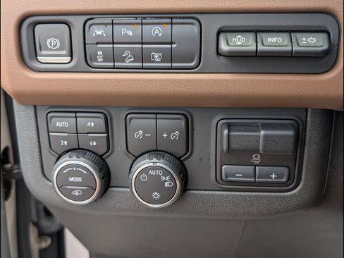 Used 2023 Chevrolet Tahoe High Country AWD/4WD image 17