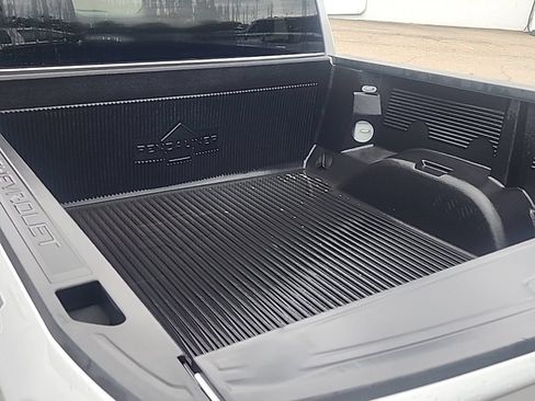 Used 2019 Chevrolet Silverado 1500 LT AWD/4WD image 3