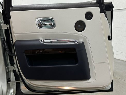 Used 2015 Rolls-Royce Ghost RWD image 36