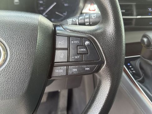 Used 2023 Toyota Sienna LE FWD image 18
