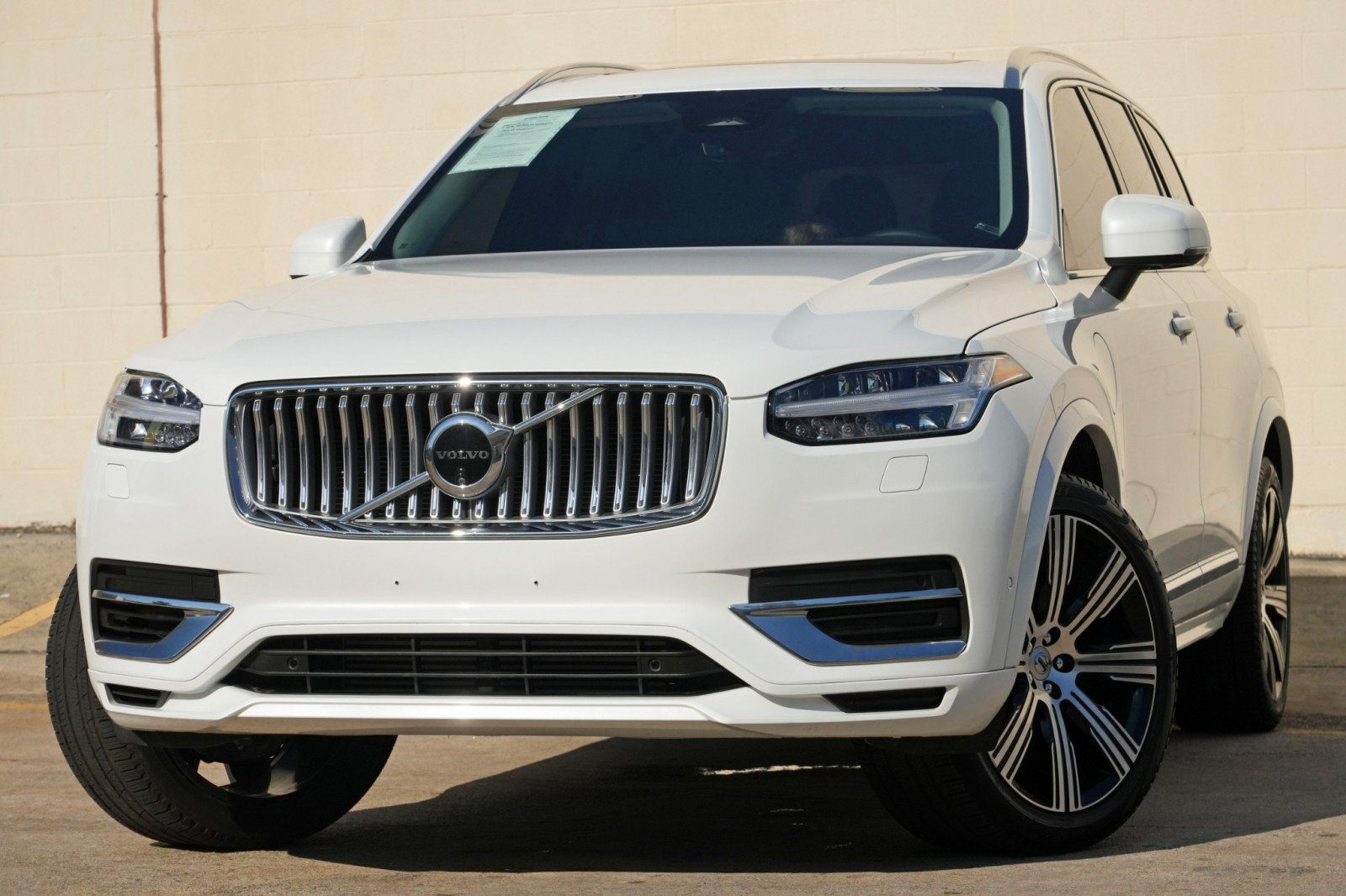 Used 2024 Volvo XC90 T8 Plus w/ Protection Package Premier AWD/4WD image 3