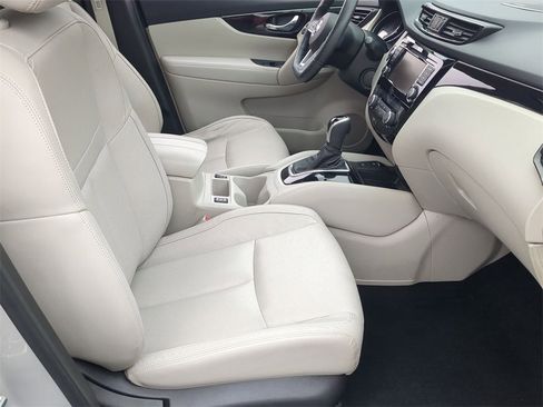 Used 2019 Nissan Rogue Sport SL w/ Premium Package image 28