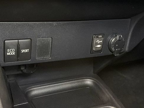 Used 2016 Toyota RAV4 LE AWD/4WD image 24