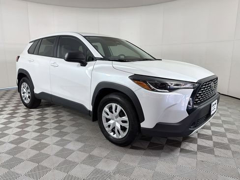 Used 2025 Toyota Corolla Cross L FWD image 7