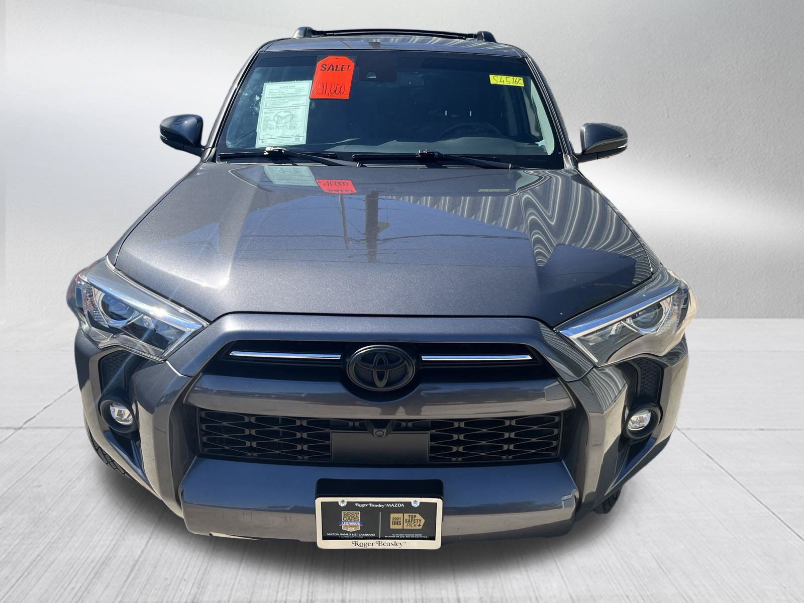 Used 2022 Toyota 4Runner SR5 Premium w/ Moonroof Package RWD image 2