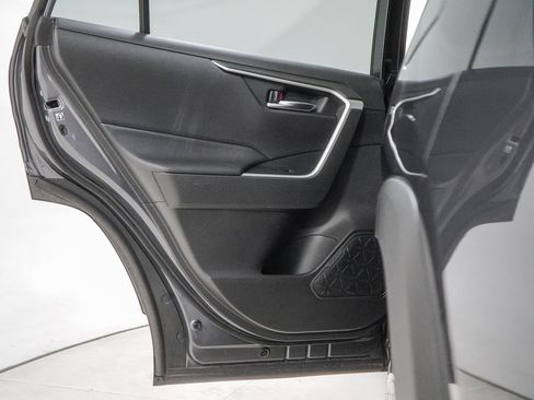 Used 2020 Toyota RAV4 XLE w/ Convenience Package image 43