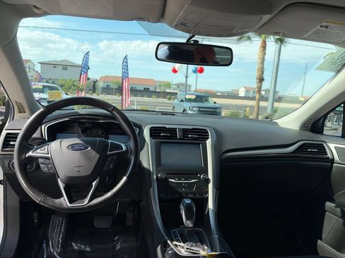 Used 2014 Ford Fusion SE w/ Equipment Group 202A FWD image 16