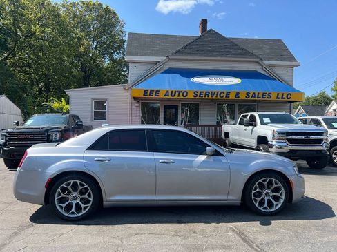 Used 2015 Chrysler 300 S RWD image 1